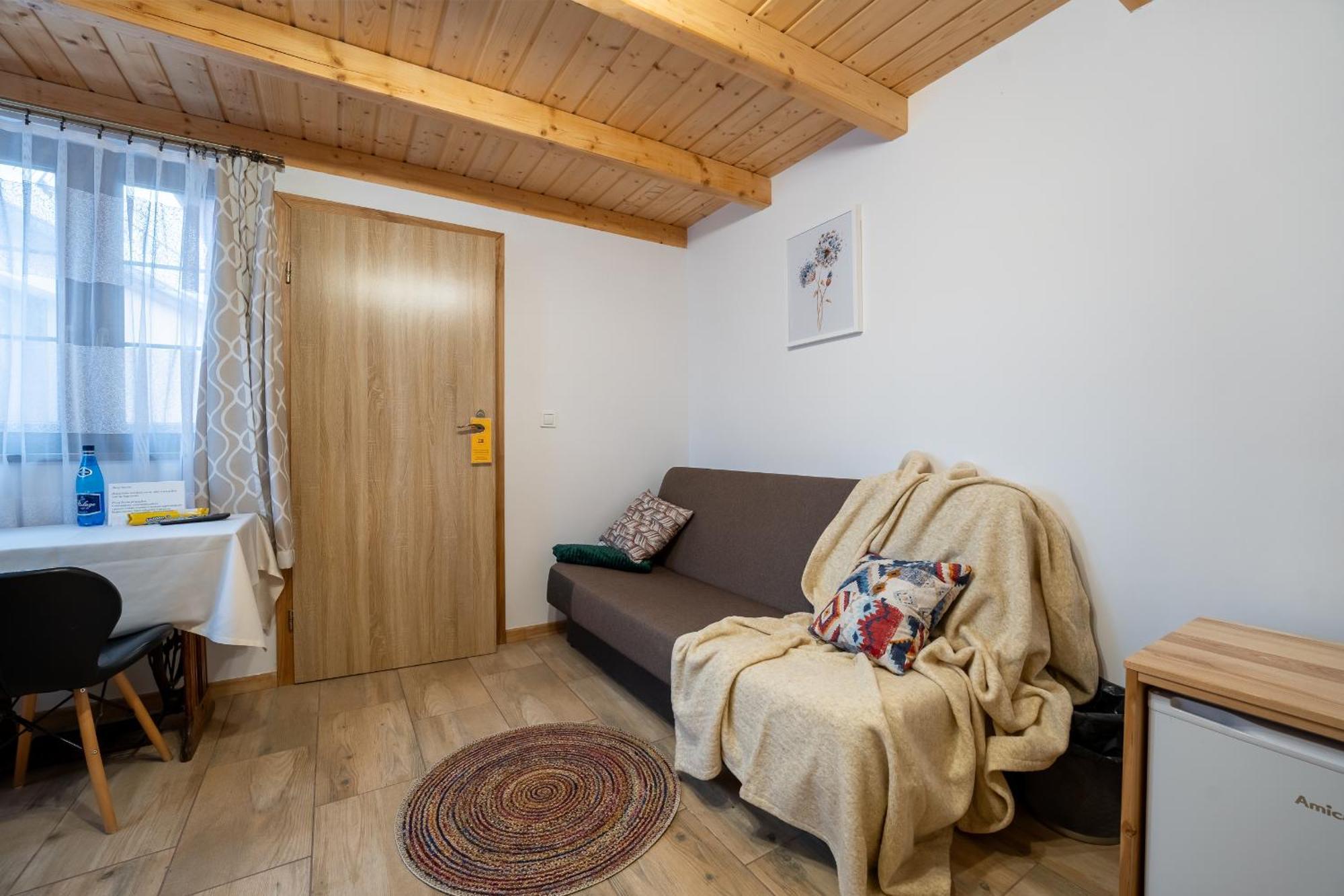 Dom Krawca - Pod Chojnikiem Appartement Jelenia Góra Buitenkant foto