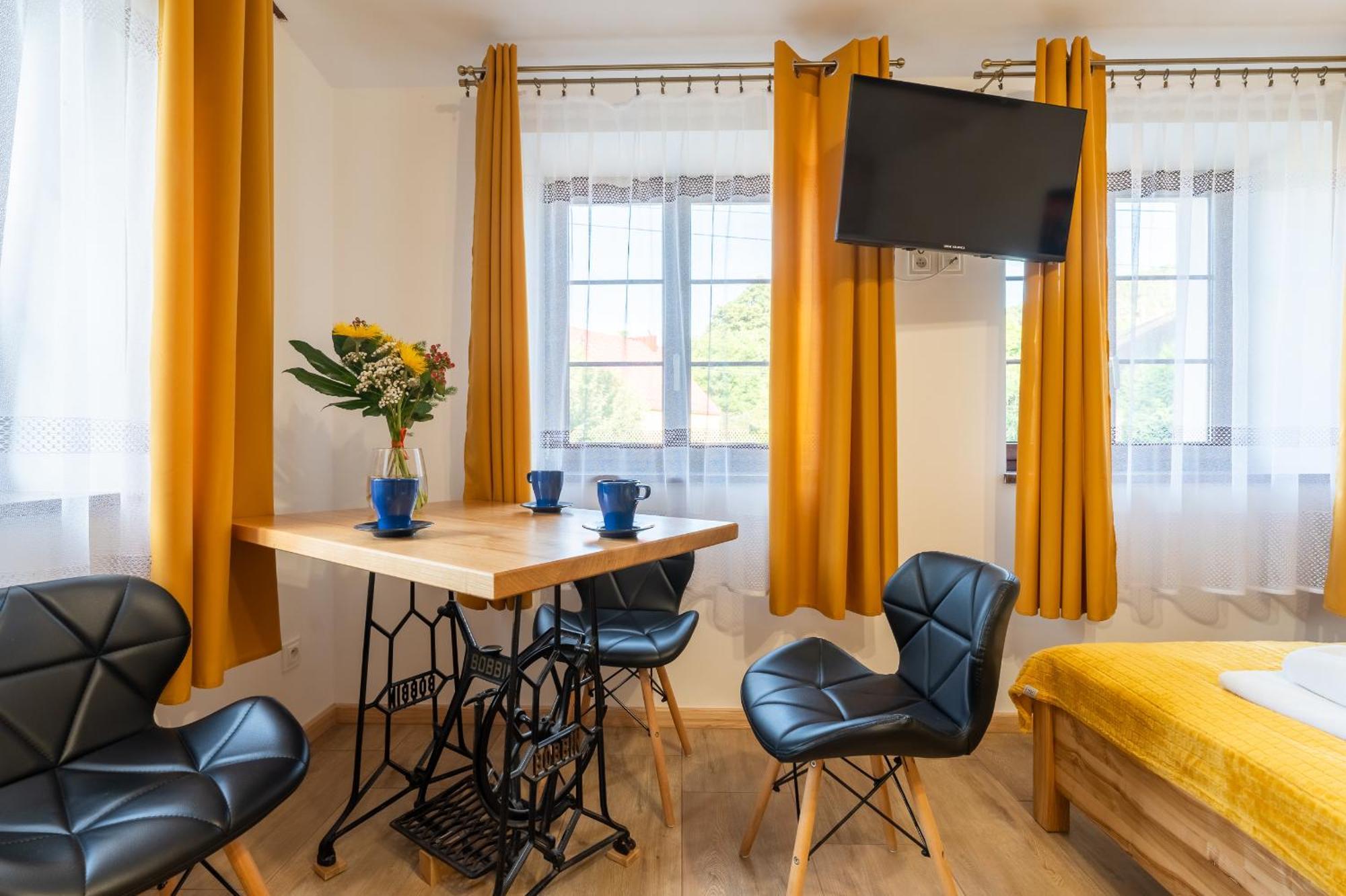 Dom Krawca - Pod Chojnikiem Appartement Jelenia Góra Buitenkant foto