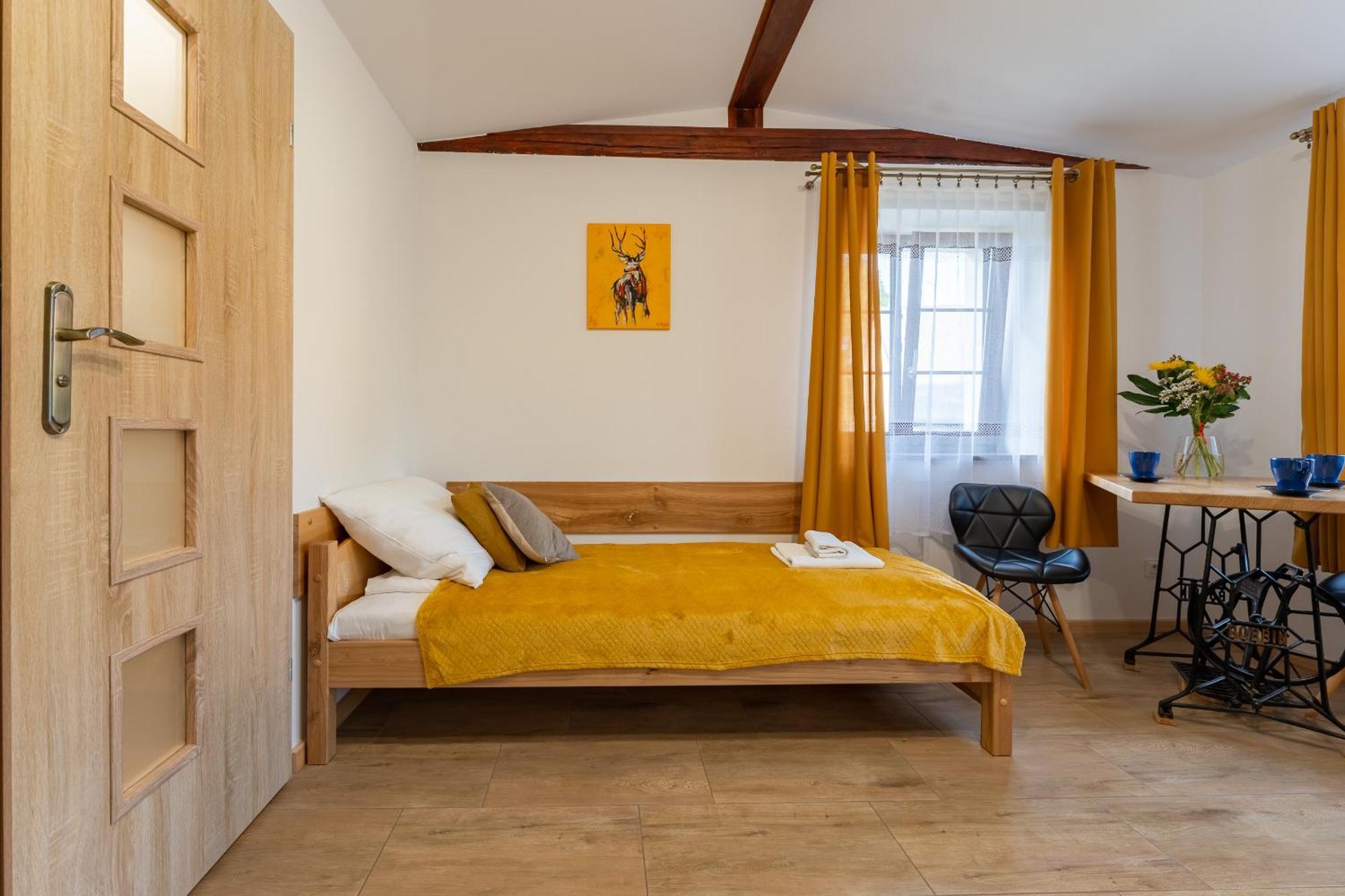 Dom Krawca - Pod Chojnikiem Appartement Jelenia Góra Buitenkant foto