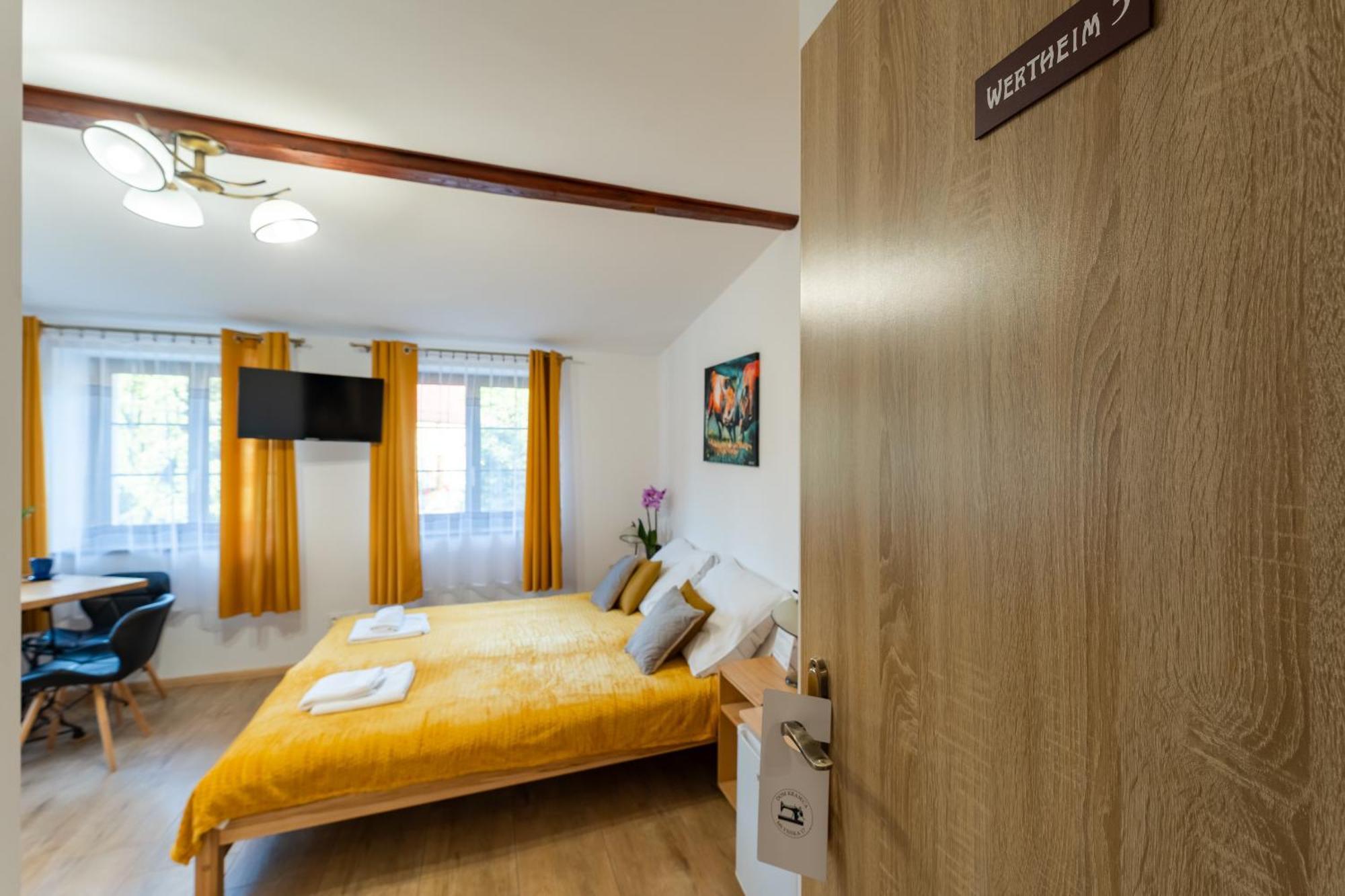 Dom Krawca - Pod Chojnikiem Appartement Jelenia Góra Buitenkant foto