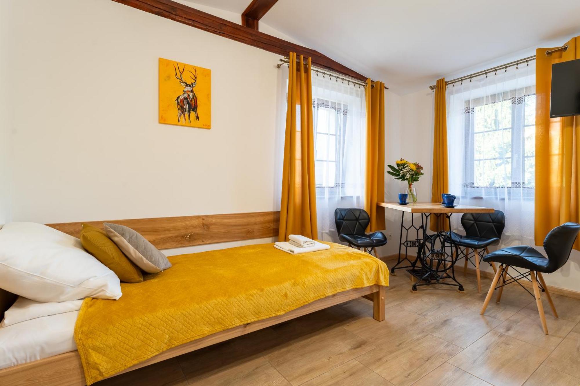 Dom Krawca - Pod Chojnikiem Appartement Jelenia Góra Buitenkant foto