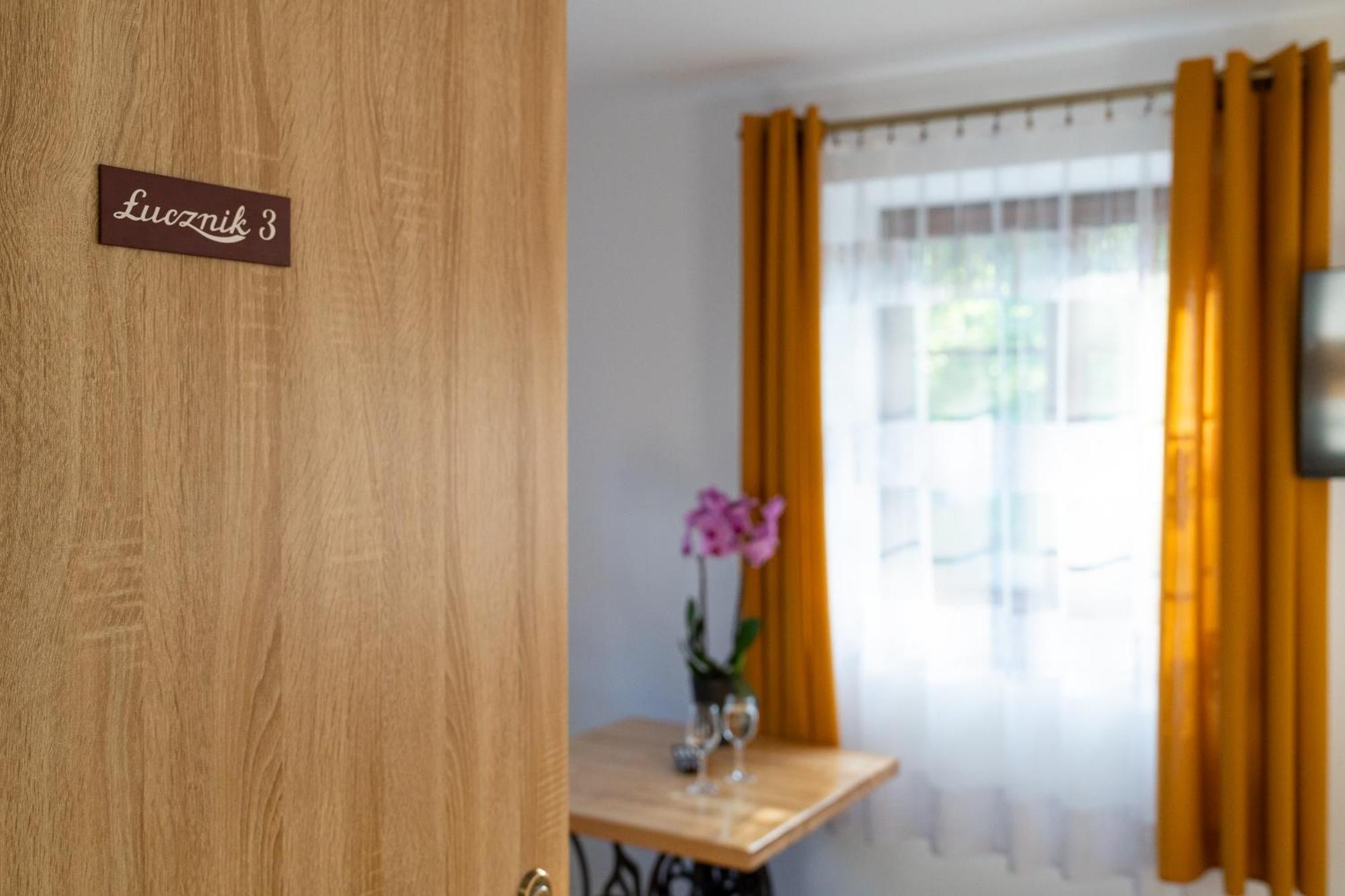Dom Krawca - Pod Chojnikiem Appartement Jelenia Góra Buitenkant foto