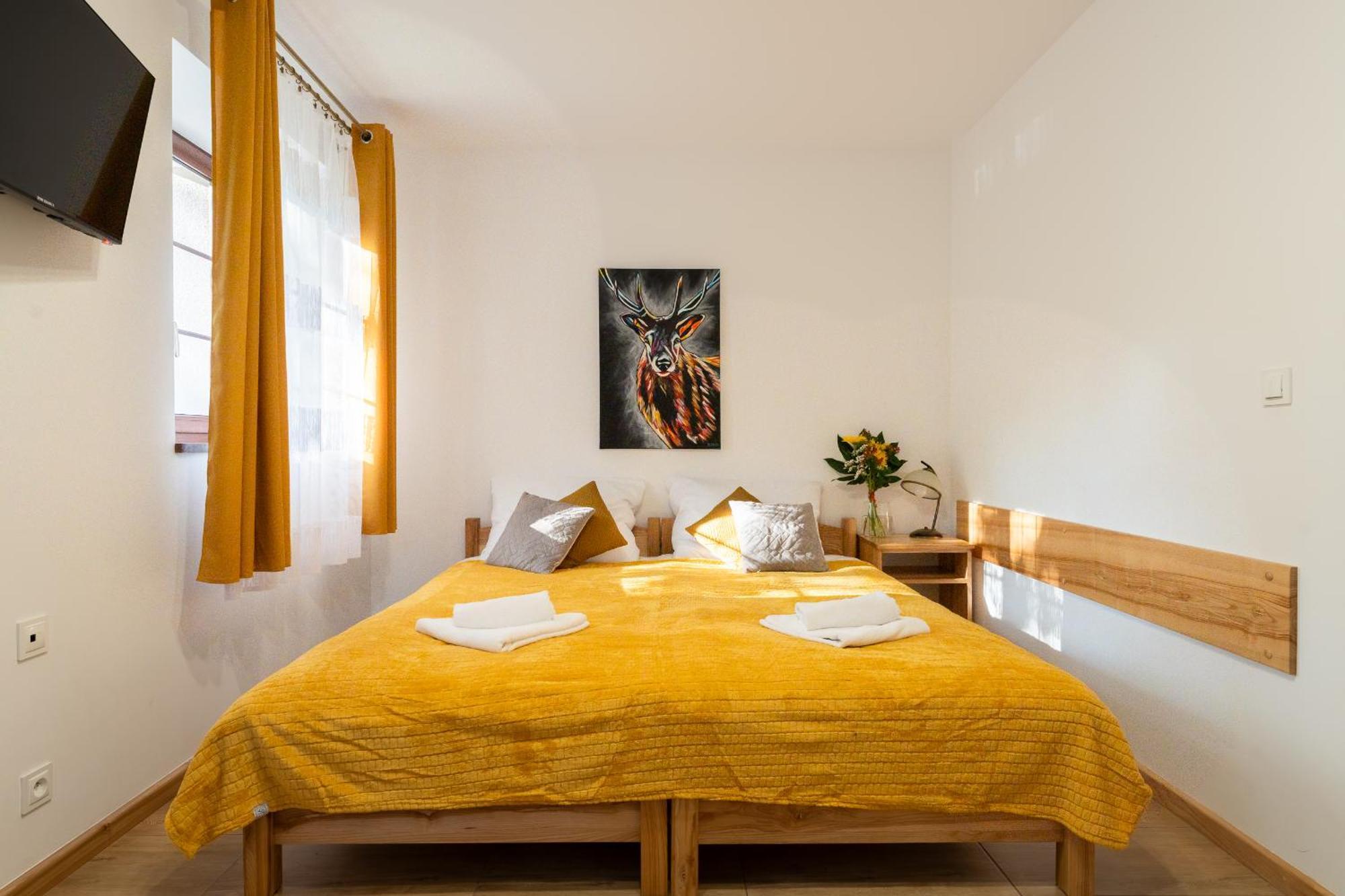 Dom Krawca - Pod Chojnikiem Appartement Jelenia Góra Buitenkant foto