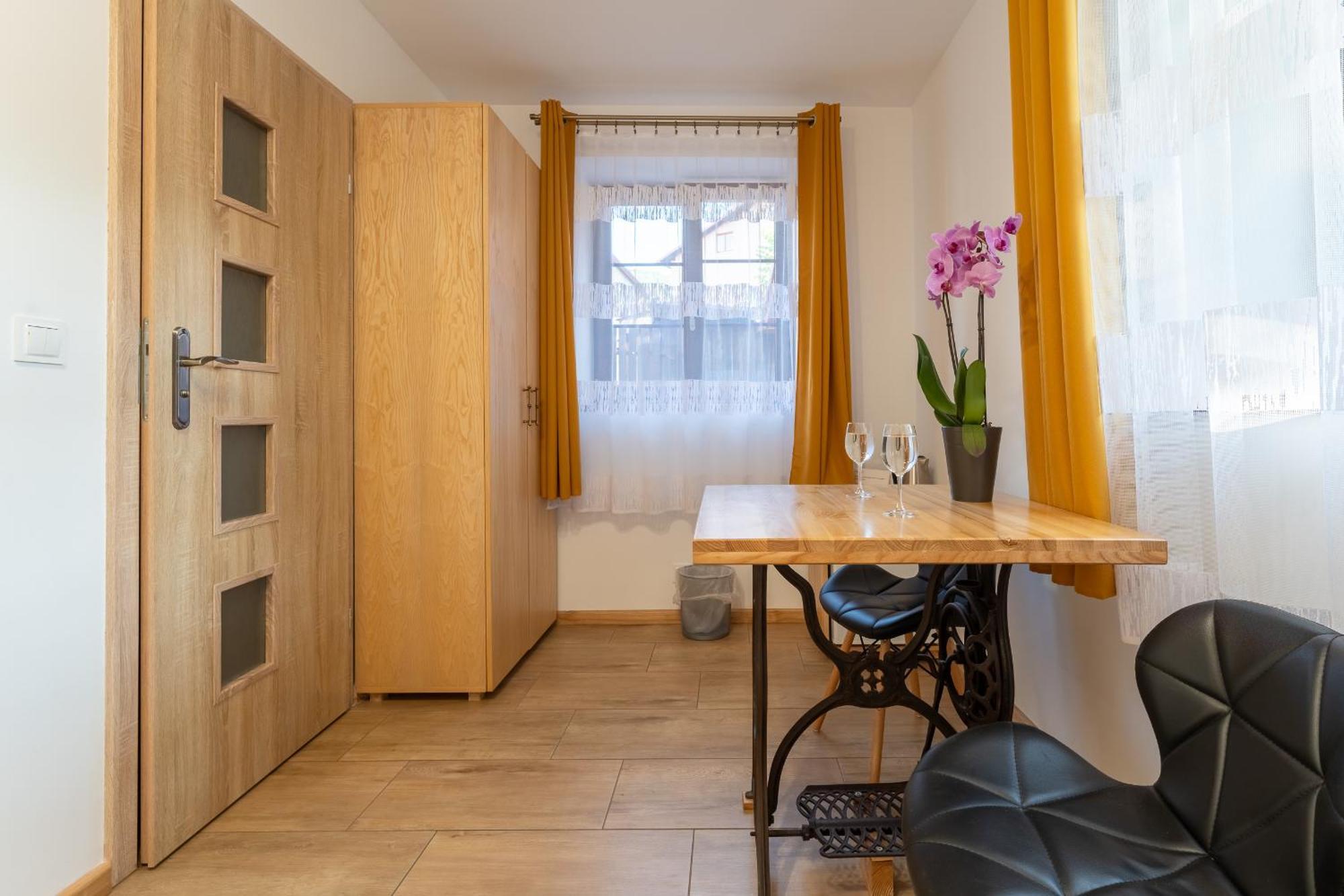 Dom Krawca - Pod Chojnikiem Appartement Jelenia Góra Buitenkant foto