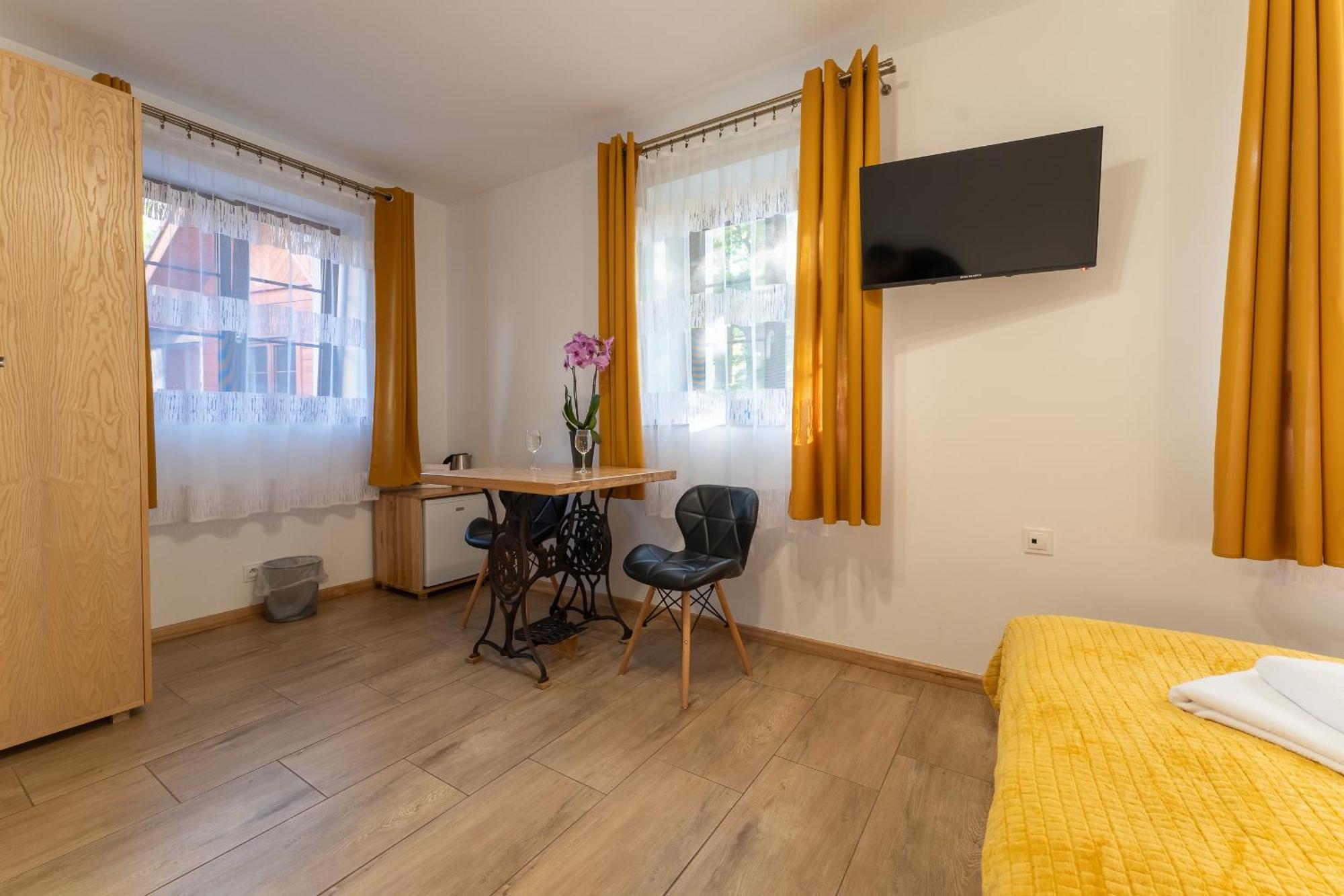 Dom Krawca - Pod Chojnikiem Appartement Jelenia Góra Buitenkant foto