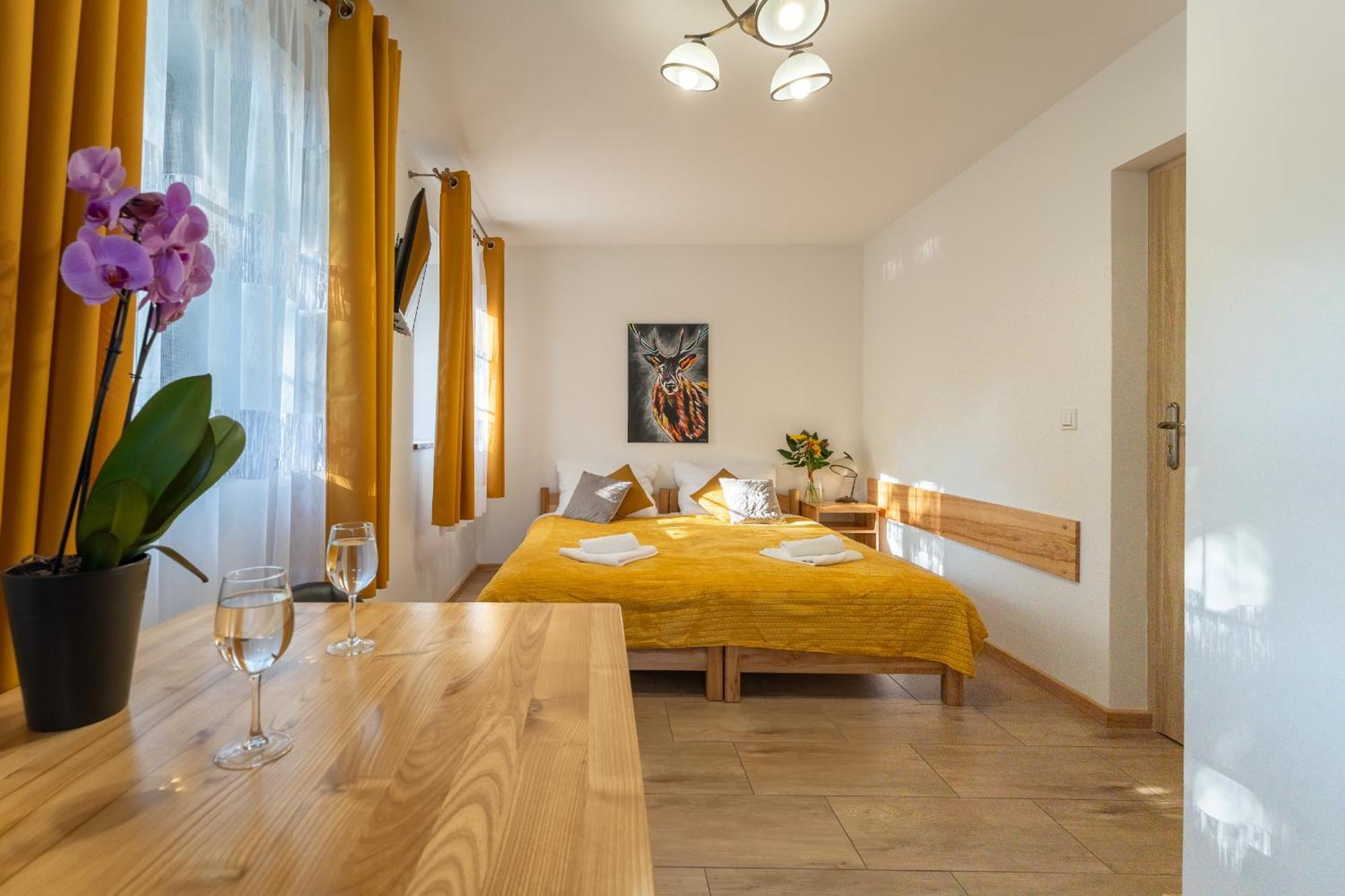 Dom Krawca - Pod Chojnikiem Appartement Jelenia Góra Buitenkant foto