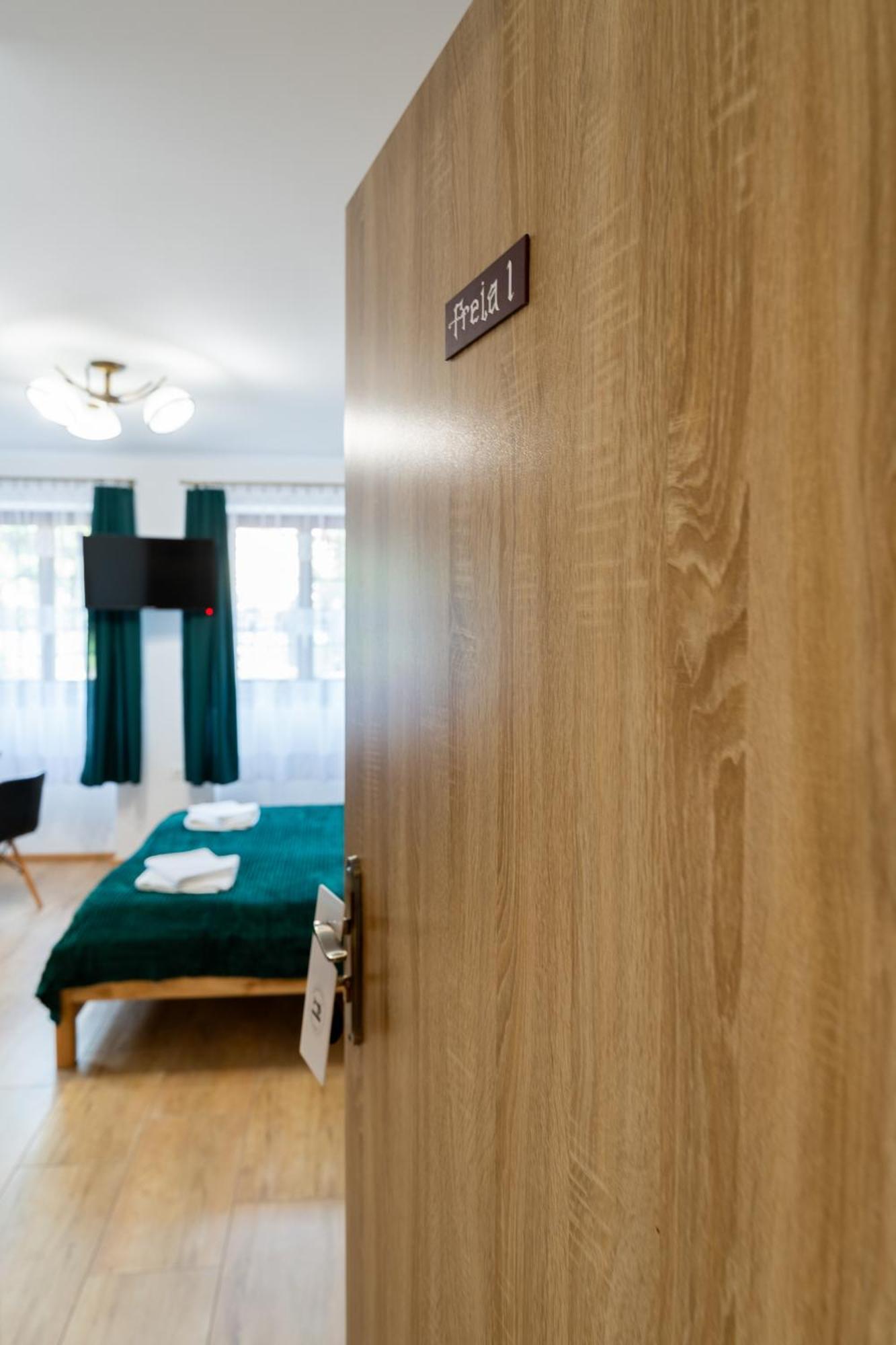 Dom Krawca - Pod Chojnikiem Appartement Jelenia Góra Buitenkant foto