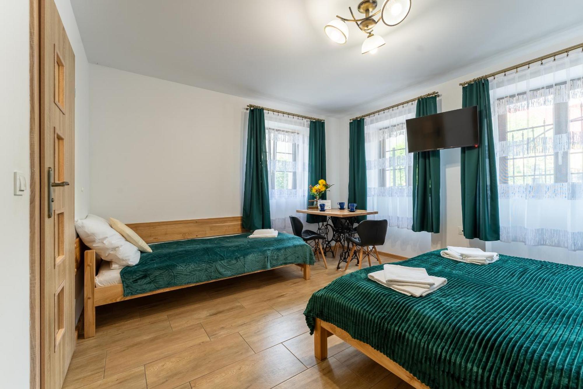 Dom Krawca - Pod Chojnikiem Appartement Jelenia Góra Buitenkant foto