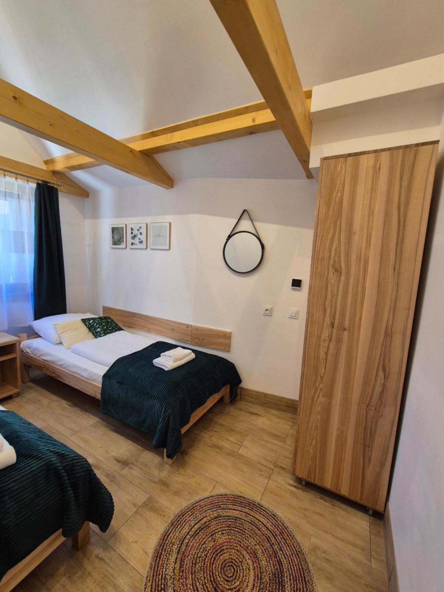 Dom Krawca - Pod Chojnikiem Appartement Jelenia Góra Buitenkant foto