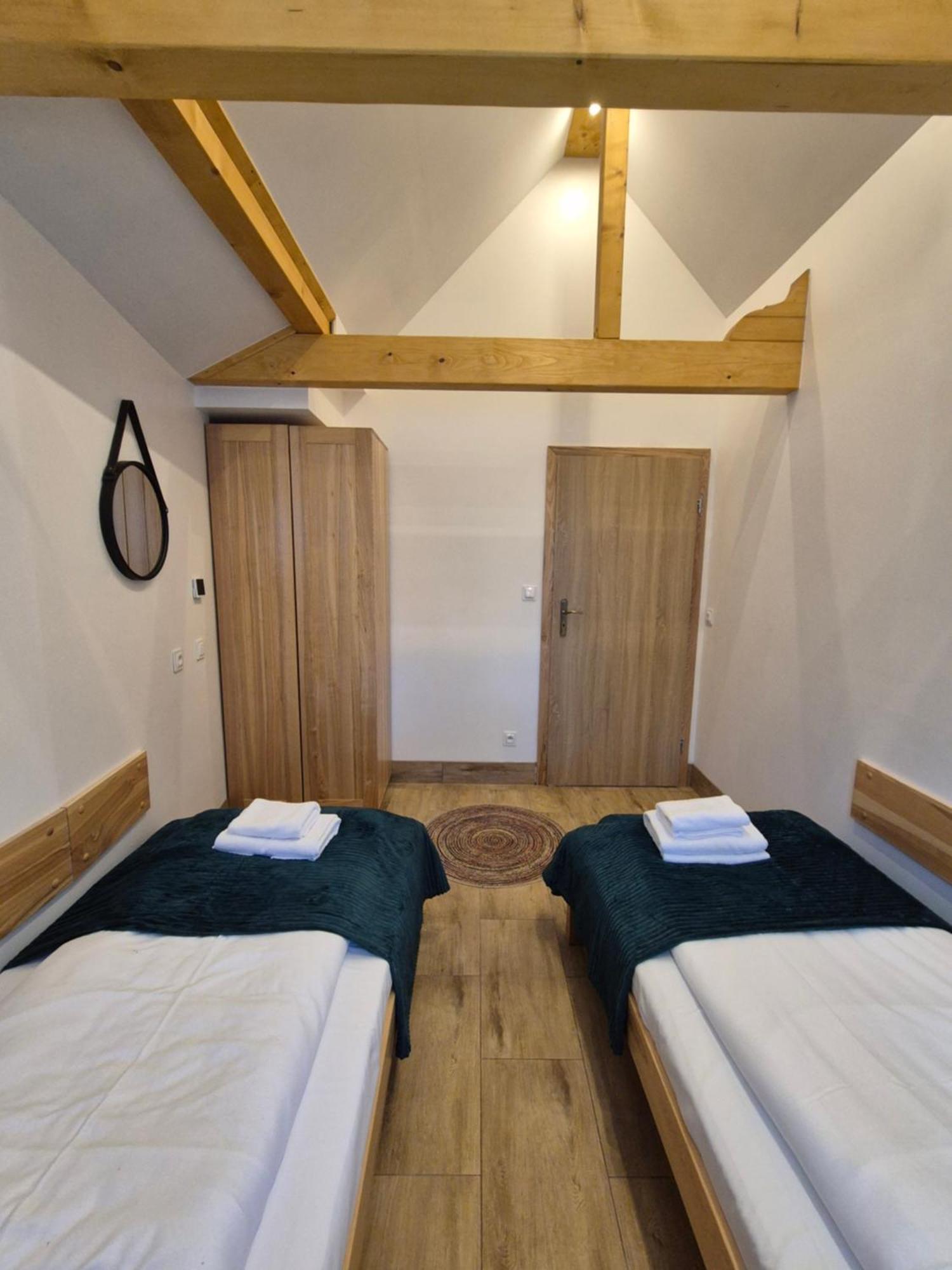 Dom Krawca - Pod Chojnikiem Appartement Jelenia Góra Buitenkant foto